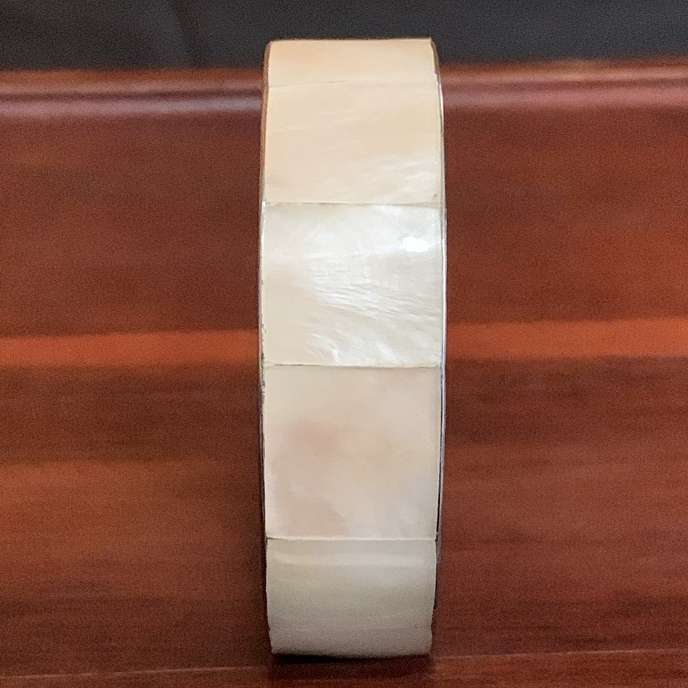 Beige shell bangle - Picture 3 of 3